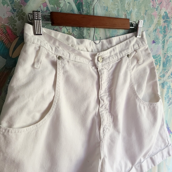 Vintage High-waisted White Denim Shorts - Picture 4 of 11